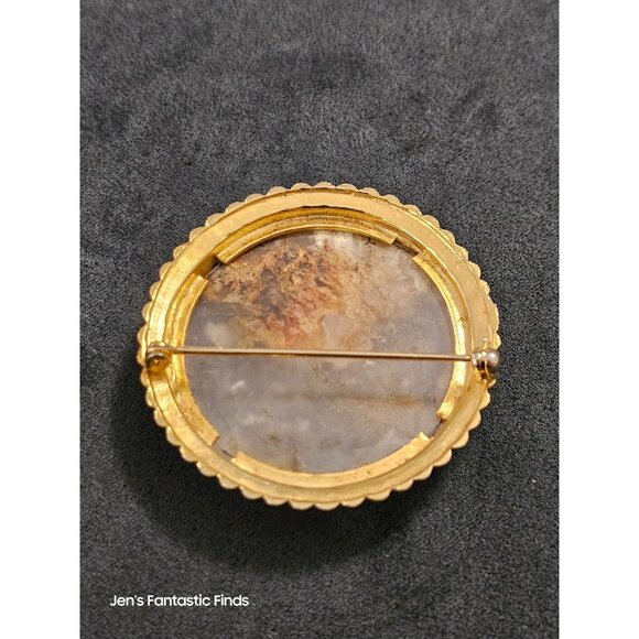 Vintage Gold-Plated Round Brooch With Translucent Agate Center - Picture 6 of 9